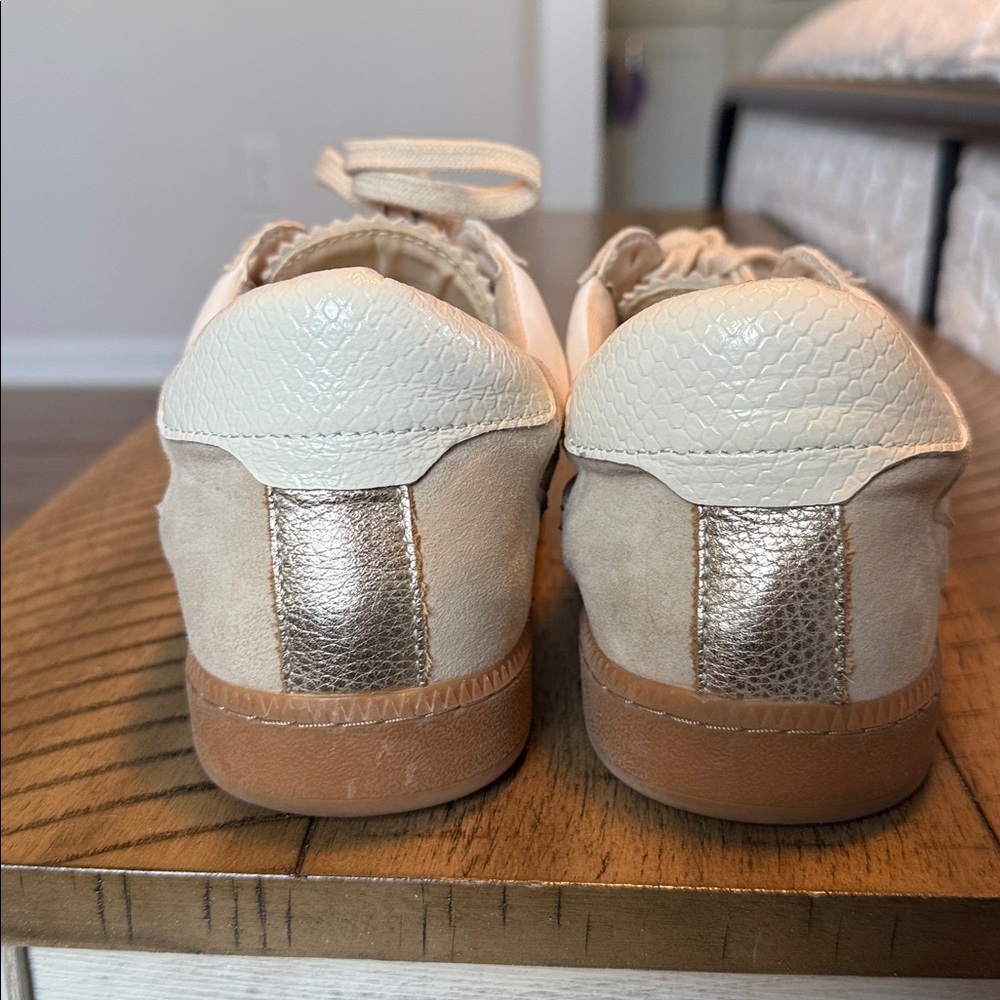 Dolce Vita Notice Sneaker - Picture 3 of 6